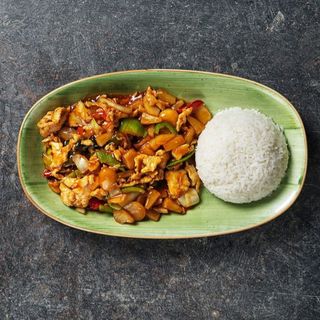 3-Wok-fried chicken fillet with vegetables 