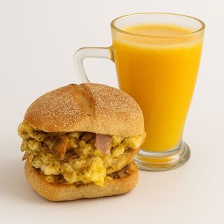 Mhiricha omelette Luncheon fromage rouge + Jus D'orange