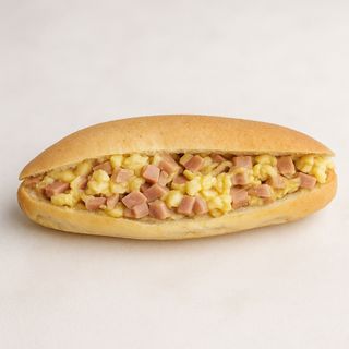 Sandwich omelette luncheon