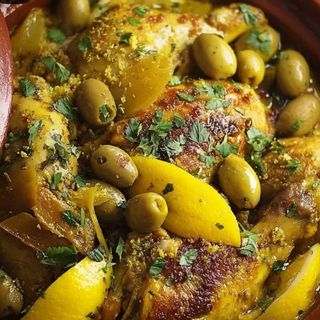 Tajine de poulet au citron confit & olives