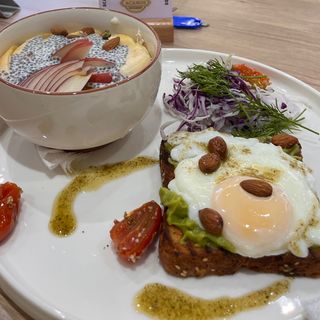 Petit Déjeuner Healthy Bowl