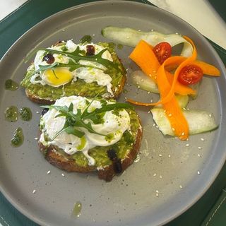 Tartines au Guacamole & œuf