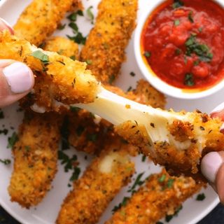 10 pieces Mozzarella sticks