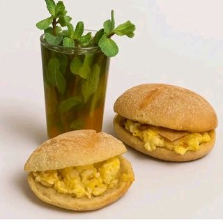 Mhiricha Omelette Luncheon +mhiricha omelette fromage + thé 