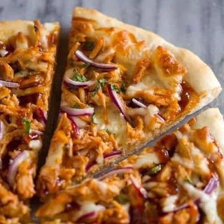 بيتزا بالتونة