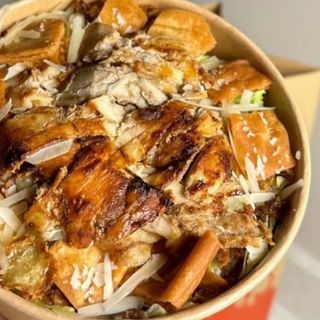 بولز شاورما  مع سلطة فتوش والخبز المقلي