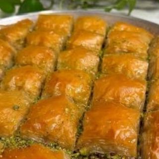قطعتي بقلاوة بالكاجو