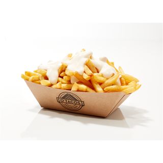 Frites avec sauce fromagère