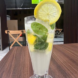 Virgin mojito