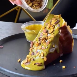 Pistachio San Sebastián cheesecake