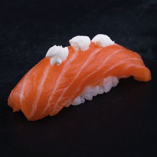2 pieces Nigiri saumon avocat cheese