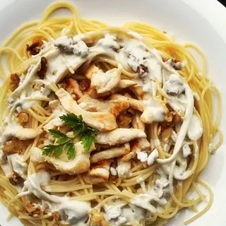 Espaguetti Poulet roquefort avec champignons 