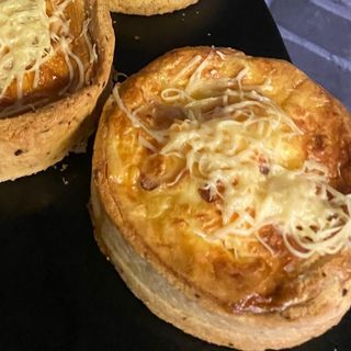 Quiche charcuterie