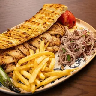 Assiette De Döner De Poulet  avec frite.  (180gr)  (Shawarma)