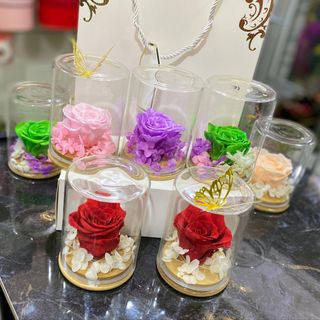 Une rose éternelle et un sac, le cadeau parfait