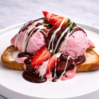 CROISSANT STRAWBERRY CHEESE