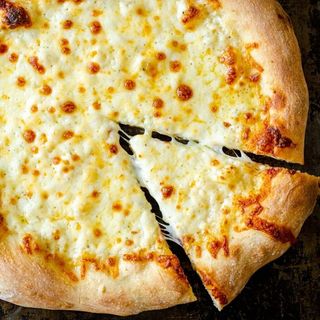 Pizza Margarita sauce blanche