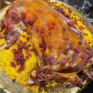 نصف خروف على صحن او صحنين