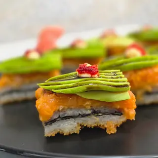 Salmon Avocado Crispy (8pcs)