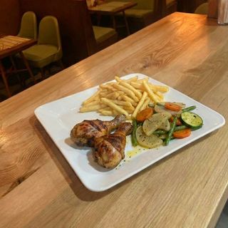 Pilons de poulet (2 pièces), fumés pendant 3 heures.