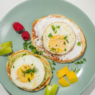 Pancake avocat & oeufs au plat
