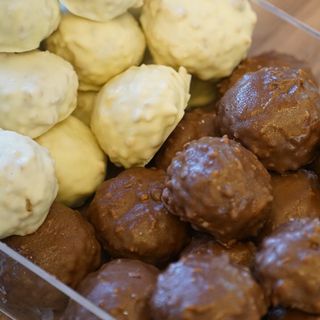 Rocher chocolat. , blanc ,noir , lait