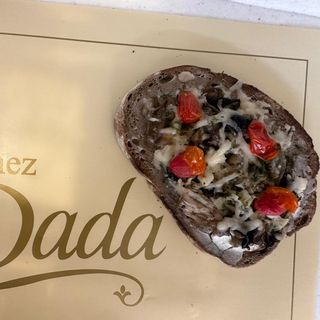 Tartine tomate mozza sur pain de campagne