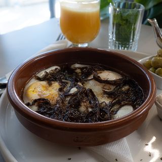 Deux Oeufs avec khlie