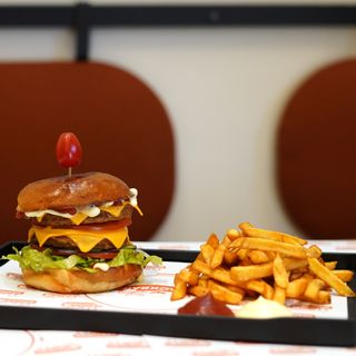 Dubble Cheeseburger with Fries