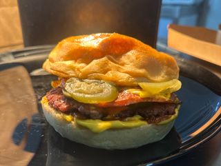 Bun Brioche - Chili Cheese Bacon