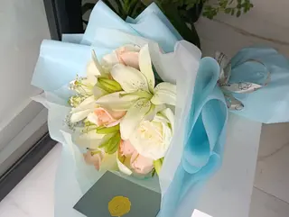 Lys & Roses emballage bleu clair cadeau