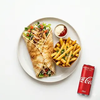 Shawarma Poulet servi avec frites + Boisson offerte !