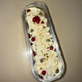 Milk cake pistache framboise