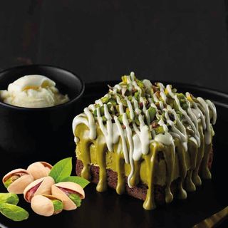 BRPWNOE CHEESECAKE PISTACHE