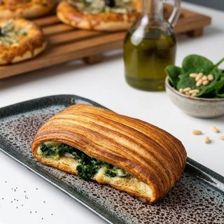 Pain suisse au saumon et aux épinards