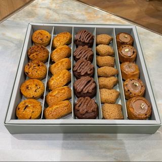 Boîte Mini Financiers (25 pièces)