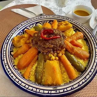 Couscous Poulet, légumes et Tfya(un personne)