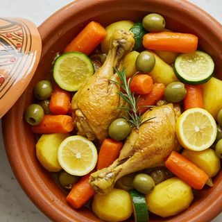 Tajine traditionnel marocain legumes aux poulet