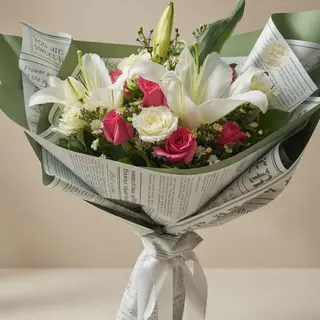 Bouquet de Roses et Lys Blancs