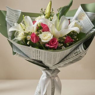 Bouquet de Roses et Lys Blancs