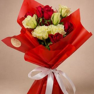 Petit bouquet 12 rose rouge et blanche