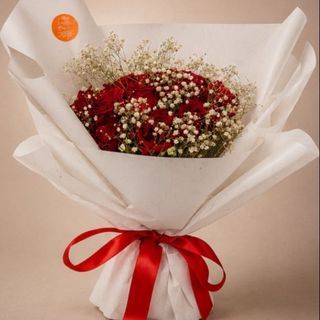 Bouquet de 15 Roses Rouges avec Gypsophile