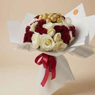 Bouquet 50 Roses Rouges et Blanches avec Chocolat Ferrero