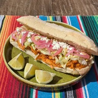 Sandwich Pollo De Tinga