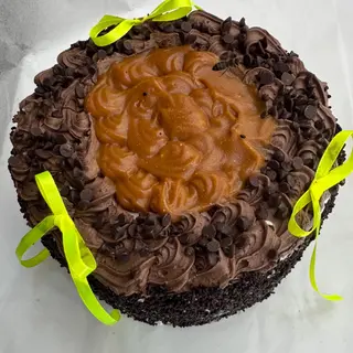 Gâteau anniversaire caramel chocolat 10 personnes