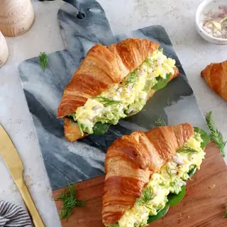 Croissant avocat oeuf