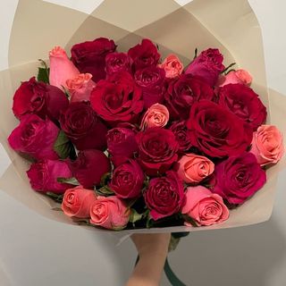 Bouquet Éclat d’Amour – 30 Roses Rouges & Roses