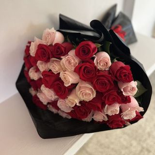 Bouquet Passion – 45 Roses Rouges & Roses