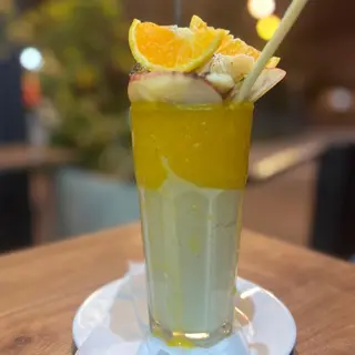 Avocat mangue avec fruits