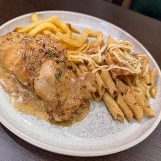 Plat Émincé de poulet sauce champignon